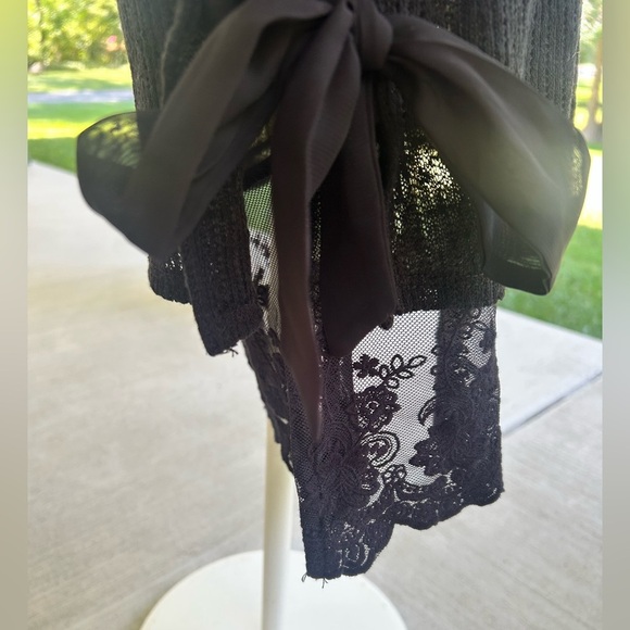 NWOT-Lauren Conrad Chic Black Women's Blouse with Lace Detail - Picture 5 of 8